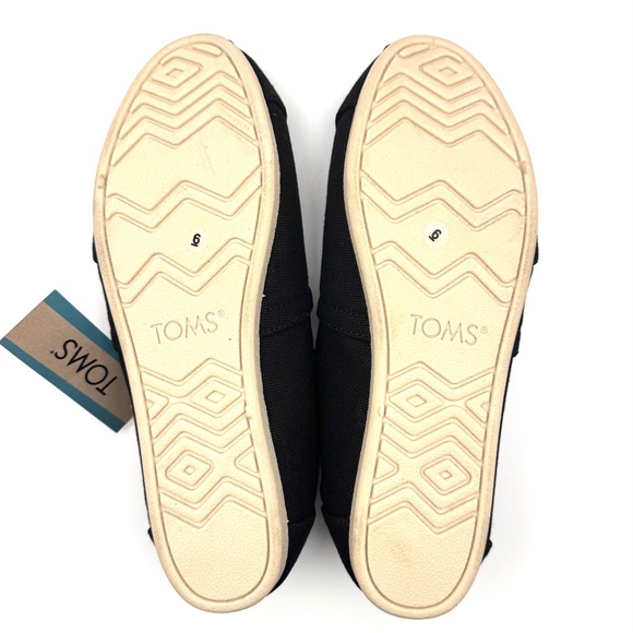 NWT TOMS Classic Canvas Slip-On Shoe, Black/White, Women's Size 6 - Picture 9 of 11